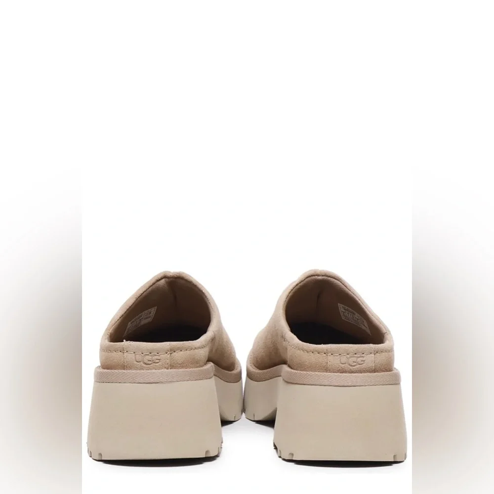NWOB UGG Suede New Heights Platform Slip On Block Heel Slides Sand Sz 8